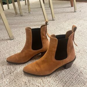 Frame Le Lexington ankle boots.